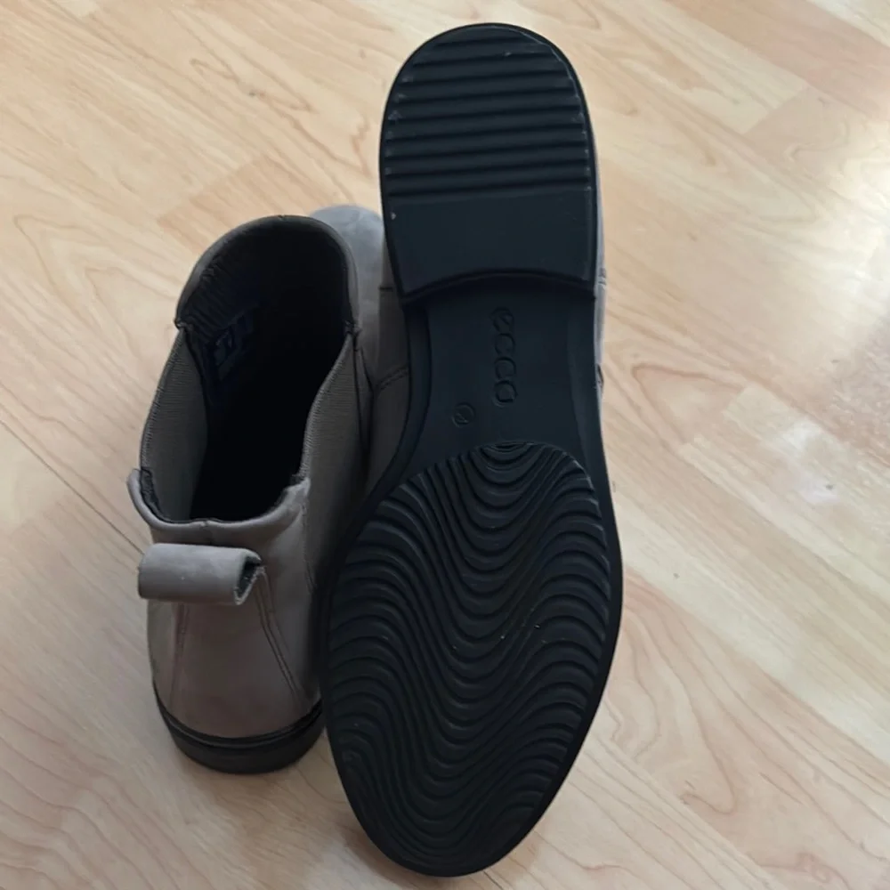 Ecco Women  Dark Grey Chelsea Boots - Picture 2 of 4